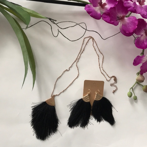 Long Fringe Pendant Necklace - Picture 6 of 6